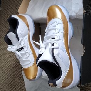 AIR JORDAN 11 RETRO LOW (worn once)